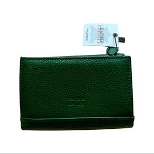 Leather Mundi green wallet